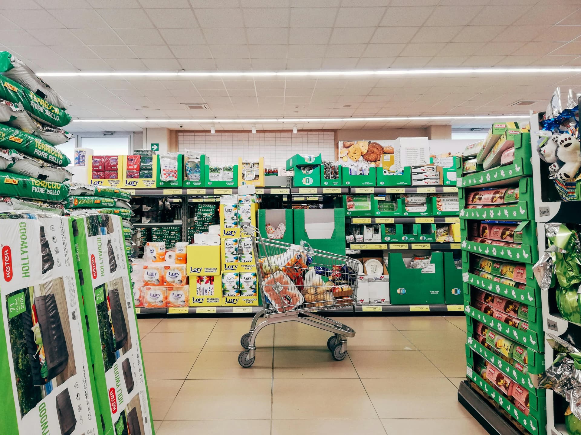 Supermarkets & Retail