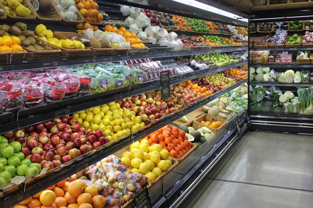 Refrigerated energy efficient supermarket shelving